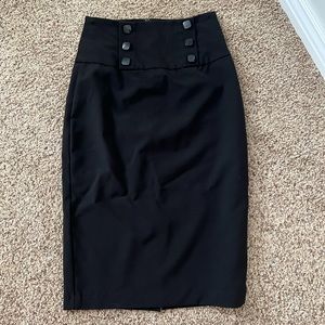 Pencil skirt with fixed buttons